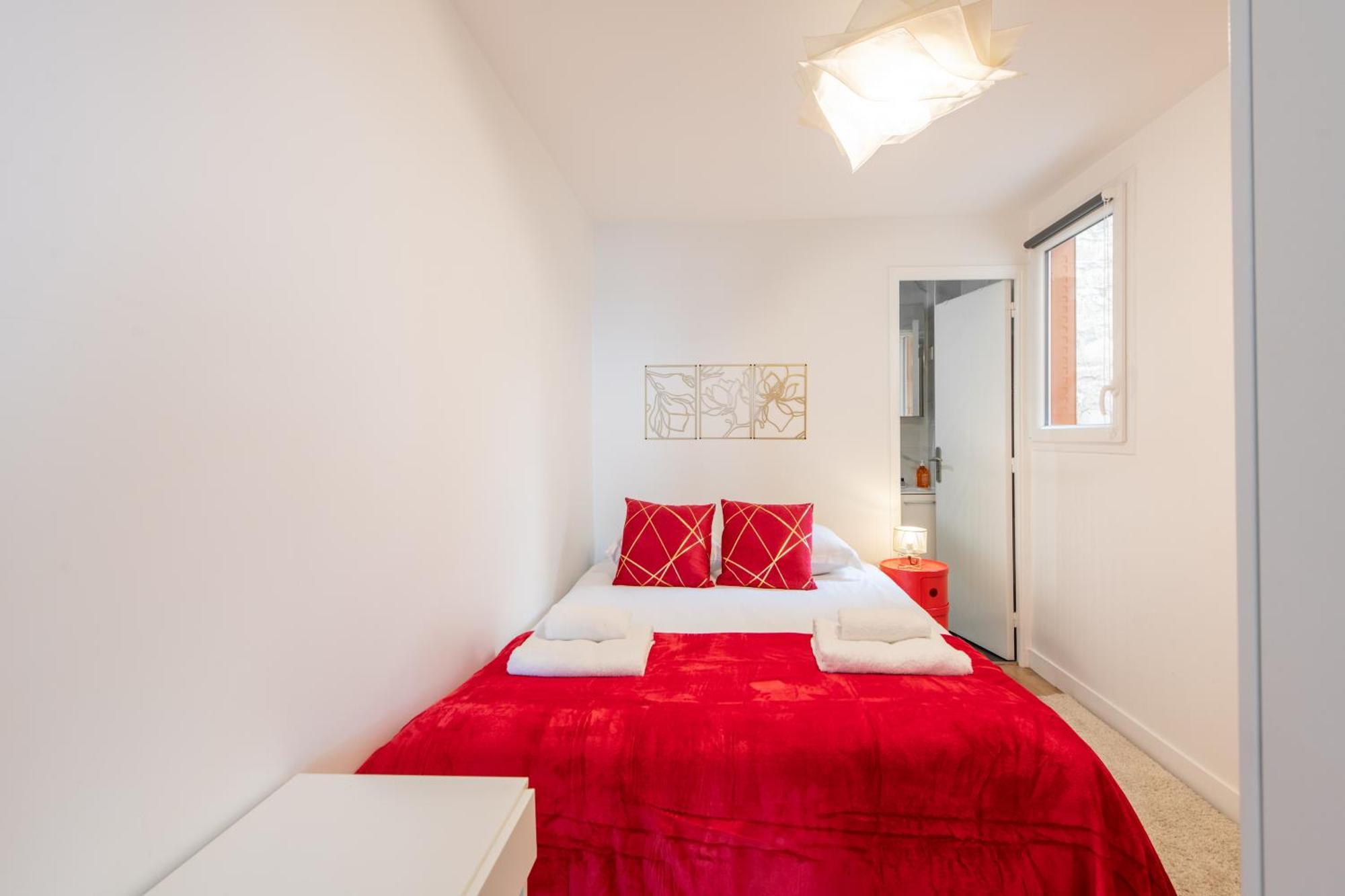 Spacious And Bright 2-Bedroom Large Apartment Very Close To Paris - Near Metro Булонь-Бийанкур Экстерьер фото